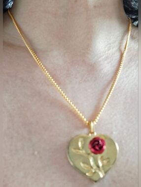 Vintage 80s 🌹✨️Gold Rose Heart Pendant Necklace